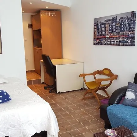 Ideal Location At The Heart Of Centre Apartment